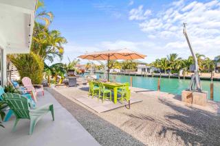 Seabreeze Cove Waterfront Gem 38 foot Dock Cabana Club - Marathon - 0