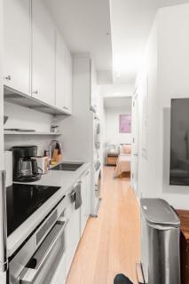 Comfortable 2BR 1BA Apartment in Greenwich Village Steps from Washington Square Park - New York - 6
