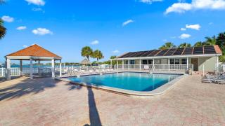 Walk to the Sand, Pool & Hot Tub Waterfront Oasis - 7