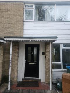 Modern Cozy central beautiful and Stylish 2 bed house with Smart TV Sleeps up to 6 - 9