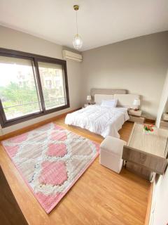 شقة داخل كمبواند Casa Beverly Hills رقم هاتف صفر صفر اتنين صفر واحد واحد صفر اتنين اربعه ثلاثه صفر 222 - 5