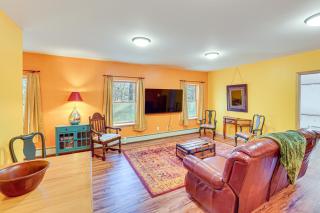 Near Historic Sites Colorful Hyde Park Apartment! - Hyde Park - 7