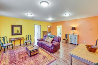 Near Historic Sites Colorful Hyde Park Apartment! - Hyde Park - 6