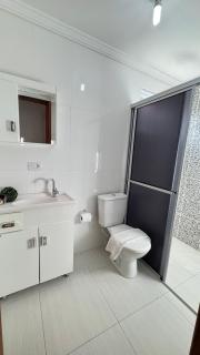 Apto das Orquídeas- 3 Quartos - Apto espaçoso,confortável com 2 sacadas de frente para avenida principal! - Piratuba - 5
