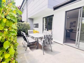 Hutcheson St - Christchurch Holiday Homes - - 8
