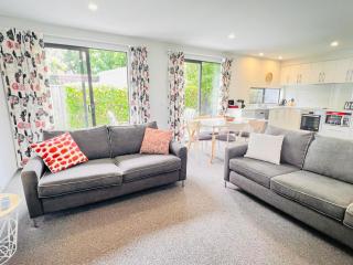 Hutcheson St - Christchurch Holiday Homes - - 7