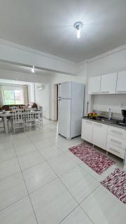 Apto das Orquídeas- 3 Quartos - Apto espaçoso,confortável com 2 sacadas de frente para avenida principal! - Piratuba - 4