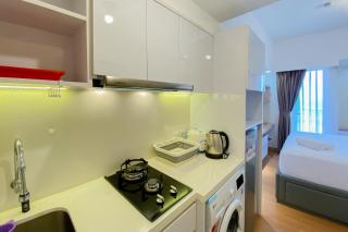 Best and Comfy Studio Tokyo Riverside PIK 2 Apartment By Travelio - Rawalembang - 1
