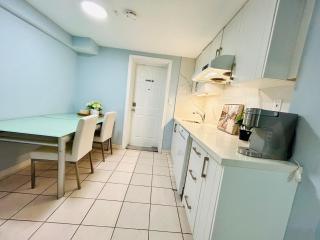 Cozy basement room-Private Bath - Near Subway line 1 - Toronto - Toronto - 4