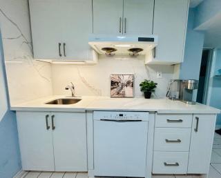 Cozy basement room-Private Bath - Near Subway line 1 - Toronto - Toronto - 6