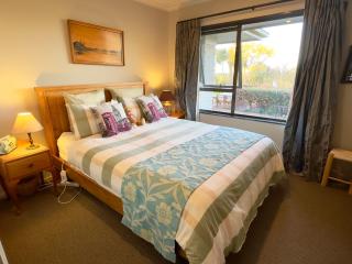 Acacia Bay Lodge- Private Manor with Lake and Garden views - Taupo - 7