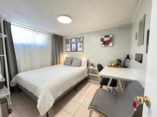 Cozy basement room-Private Bath - Near Subway line 1 - Toronto - Toronto - 9