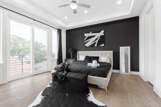 Newly Built Modern 3 Bedroom Houston Home - 9