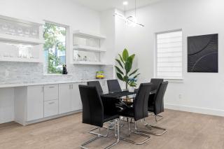 Newly Built Modern 3 Bedroom Houston Home - 7