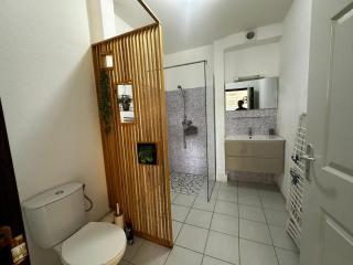 Appartement Cayenne Chic Design Élégant en Bois Tropical - 8