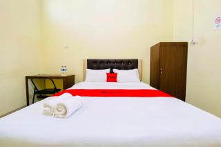 RedDoorz at Shine Guest House Tebing Tinggi - Tebingtinggi - 7
