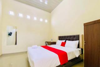 RedDoorz at Shine Guest House Tebing Tinggi - Tebingtinggi - 3