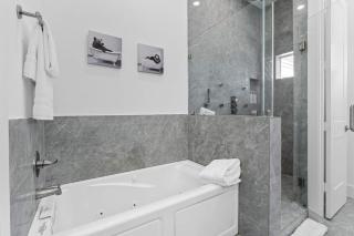 Spacious Houston 3Bed3 Bath Family Townhome - 6