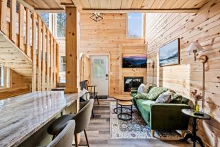 2 Cabins! Big and Private Retreat, Hot Tubs, Mins2Fun - Sevierville - 6