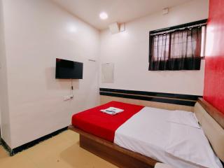 Malhar Guest House - Pune - 0