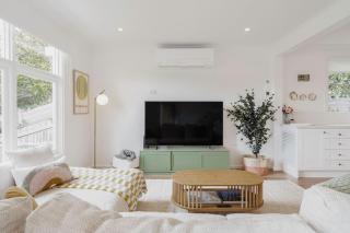 Hamptons on Heales - Classic Beach House Charm - Dromana - 6