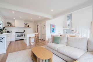 Hamptons on Heales - Classic Beach House Charm - 3