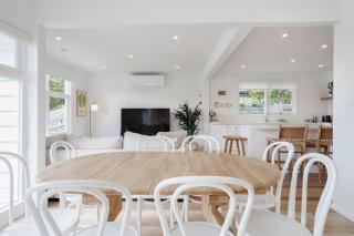 Hamptons on Heales - Classic Beach House Charm - Dromana - 2