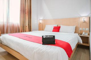 RedDoorz Premium at Hotel T-ONE Jambi - Tanjungjohor - 6