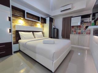 Simple and Homey Studio Room at Paltrow City Apartment By Travelio - Semarang - 8