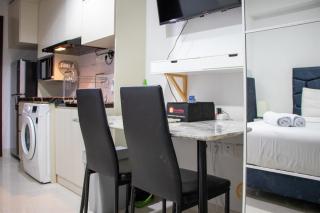 Scenic and Comfortable Studio at West Vista Apartment By Travelio - Jakarta - 3