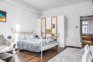 Spacious 2BR Apartment Near Millennium & Danube - 4