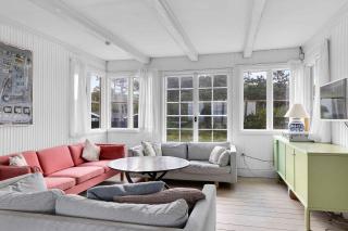 Welcoming Holiday Home Right Down To The Water - Rørvig - 1