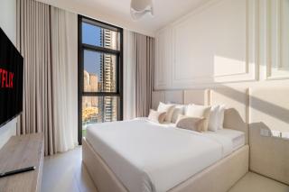 Dubai Luxe Stay Burj Khalifa Views & Mall Access - 4