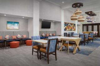Hampton Inn & Suites Naples South - 2