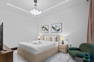 Lush Living with Jacuzzi and Burj Khalifa View - 2