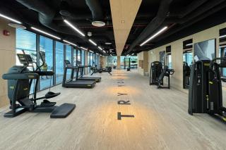 Lush Living with Jacuzzi and Burj Khalifa View - Dubai - 4