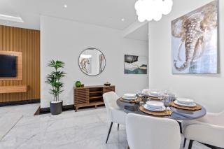 Lush Living with Jacuzzi and Burj Khalifa View - Dubai - 5