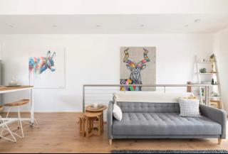 Designer townhome adjacent to East Brunswick Village 2min to tram plus private parking - 1