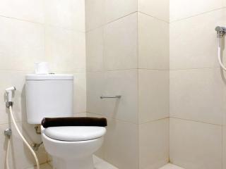 Modern Studio No Kitchen at Elvis Tower Apartment By Travelio - Bekasi - 3