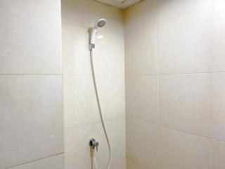 Modern Studio No Kitchen at Elvis Tower Apartment By Travelio - Bekasi - 4