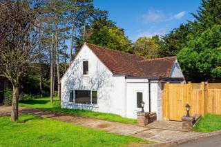 Country Home and 2 Cottages with Tennis Court, Hot Tub, BBQ and Darts - Chiddingly - 7