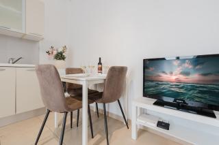 Tropea Court Sliema Apartment 5A by Homely - 3