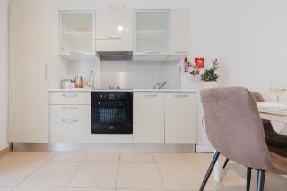 Tropea Court Sliema Apartment 5A by Homely - Sliema - 8