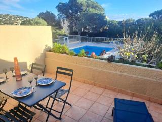 Les Virgiles Ste-Maxime, appt climatisé pour 4 pers avec vue sur la piscine, parking - Sainte-Maxime - 0