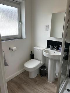 Modern 2 Bedroom Apartment - Swansea - 6