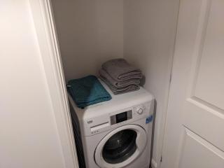 Modern 2 Bedroom Apartment - Swansea - 3