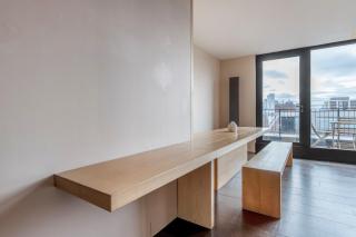 Blueground Hoxton balcony overlooking canal LON-439 - 2