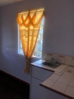 Patricias Retreat - above Food and Belly Restaurant - Bridgetown - 4