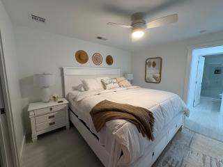 102nd Ave N 2 bedroom 2 bath Unit 1 Naples Park Walk to Mercato_Pickleball Championships - Naples - 1