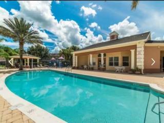 Amazing Lake View Home Near Disney - Kissimmee - 1
